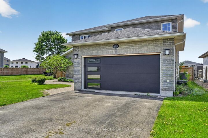 Property Photo:  1014 Crestwood Drive  ON K6V 7N1 