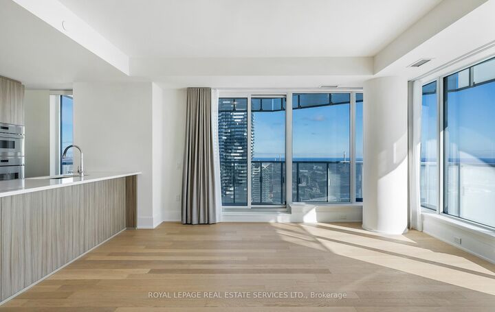 Property Photo: 28 Freeland Street 5301 ON M5E 0E3