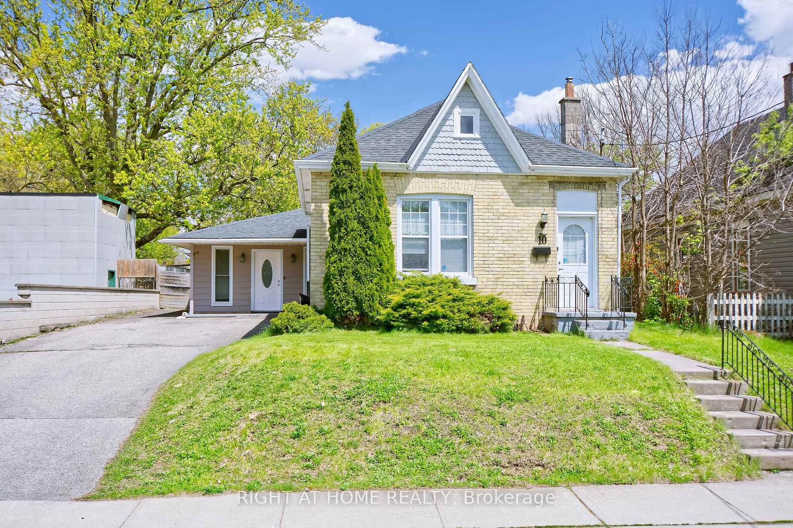 Property Photo: 10 Pegler Street ON N5Z 2B5