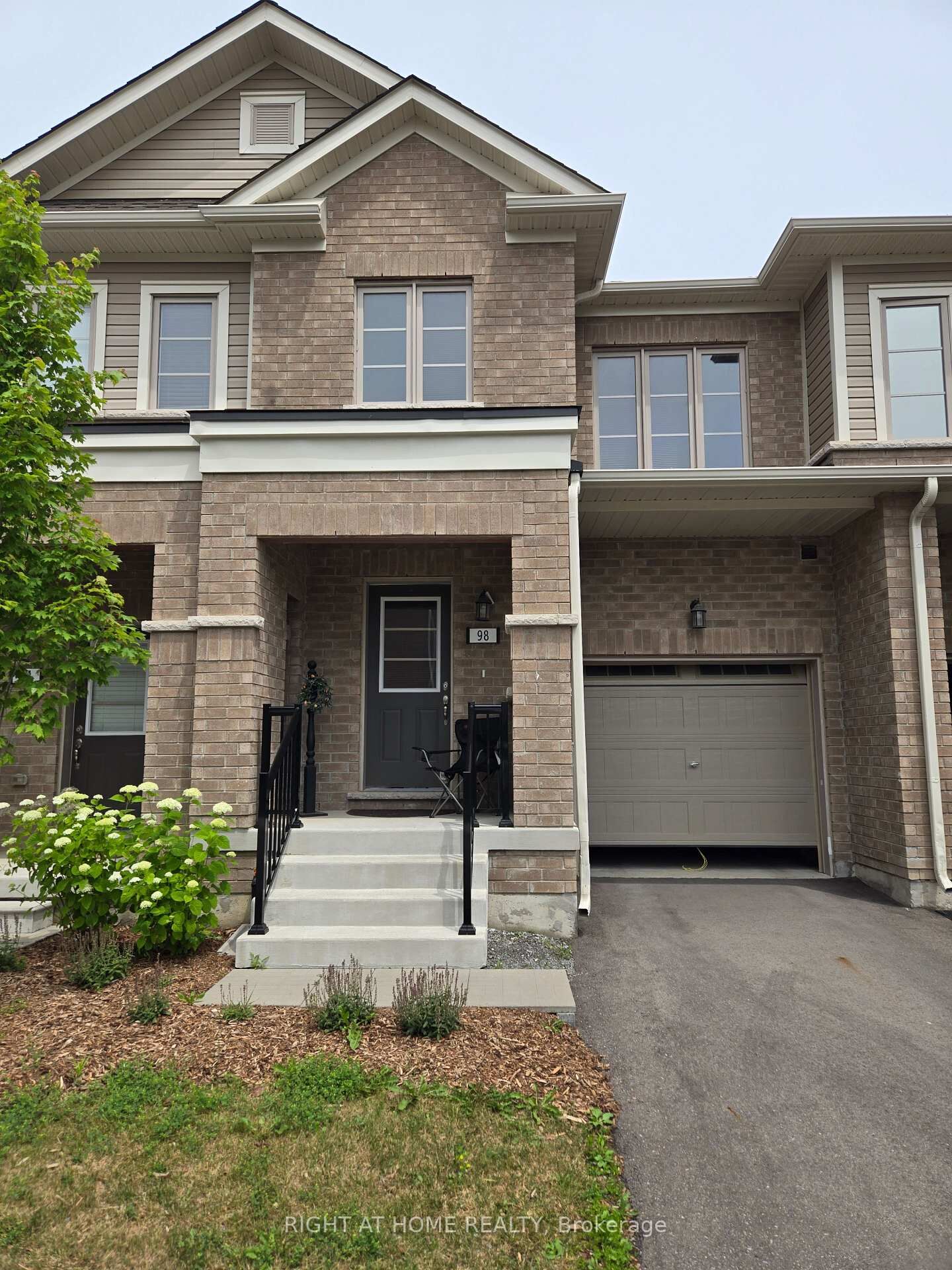 Property Photo:  98 Senay Circle  ON L1E 0G9 