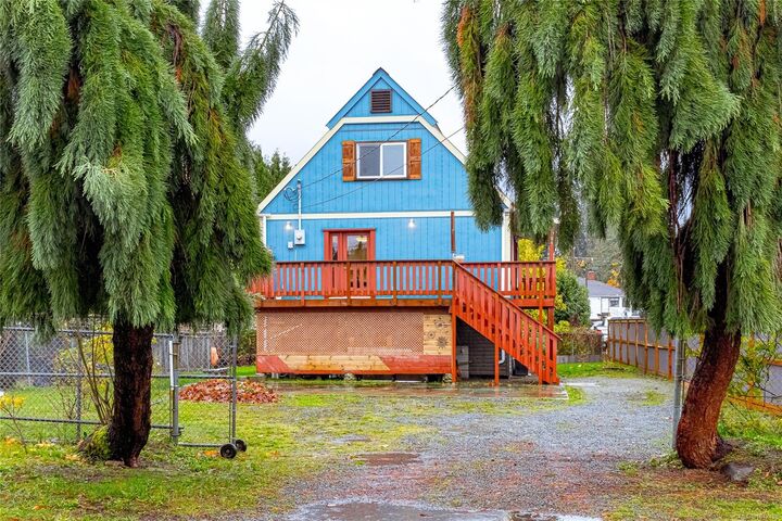 Property Photo: 84 Lakeview Ave BC V0R 2G0