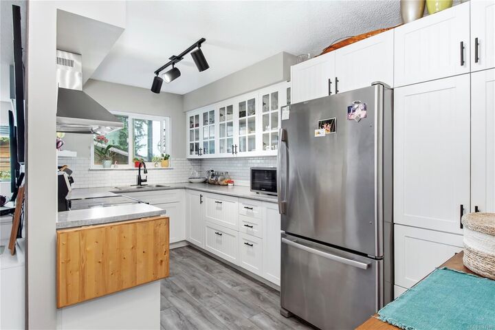 Property Photo:  615 Alder St #201  BC V9W 2P3 