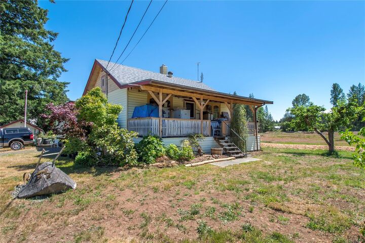 8712 Island Hwy N — photo 1