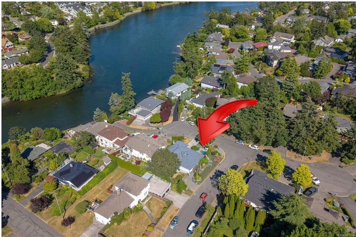 Property Photo: 928 Mesher Pl BC V9A 6Z1