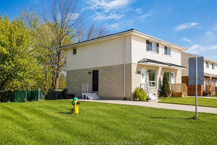 Property Photo: 206-208 Arthur Street North ON N0R 1G0