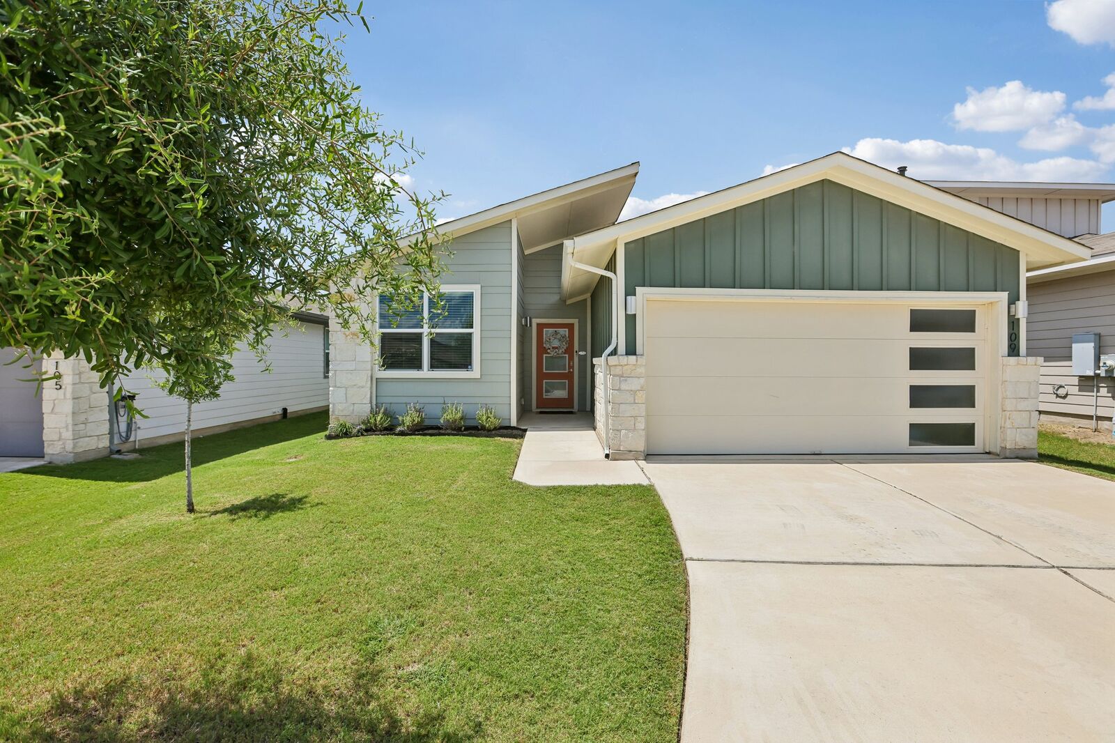 Property Photo: 109 Filifera Court TX 78641