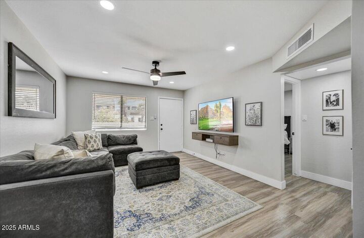 Property Photo: 3301 E Earll Drive 102 AZ 85018