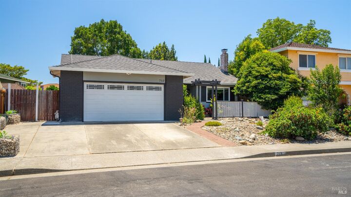 Property Photo:  713 Dogwood Circle  CA 94533 
