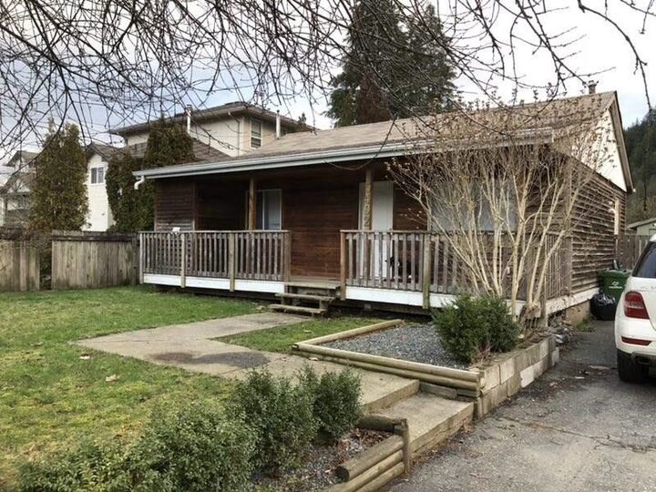 5492 Viola Street — photo 1