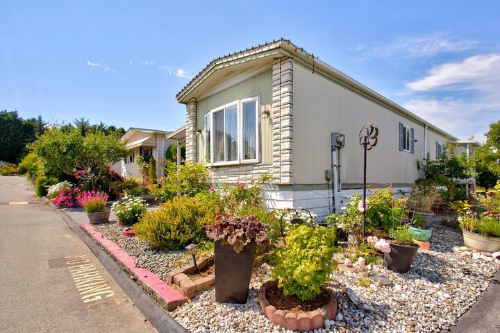 Property Photo: 15875 20th Avenue 23 BC V4A 2B1