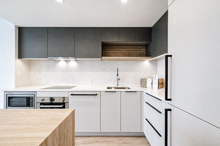 Property Photo: 567 Emerson Street 3502 BC V3J 0M8