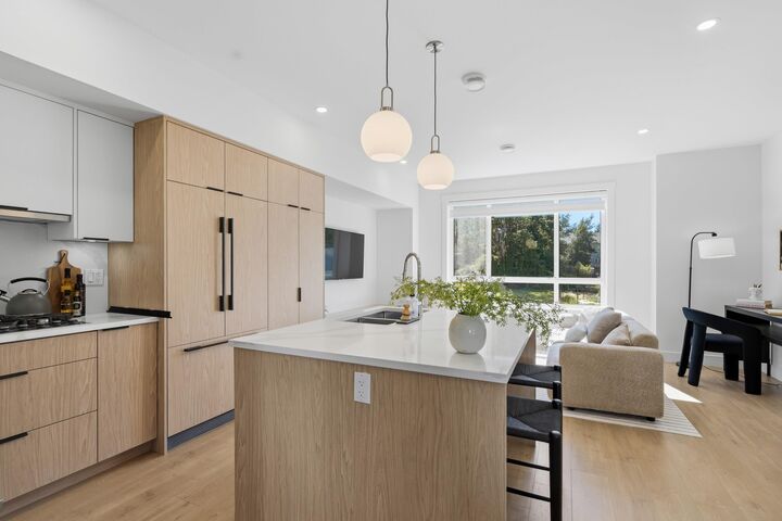 Property Photo: 5993 143 Street 12 BC V3X 0L8