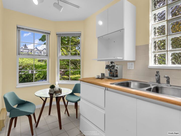 Property Photo: 876 W 16th Avenue 204 BC V5Z 1T1