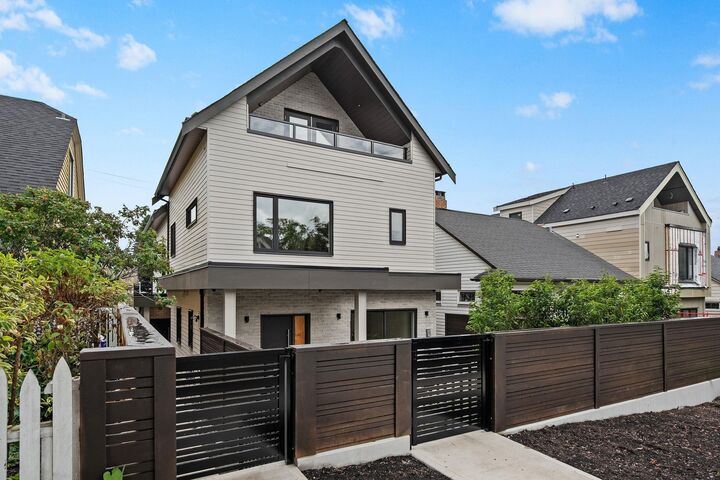 Property Photo: 2211 William Street 2 BC V5L 2S5
