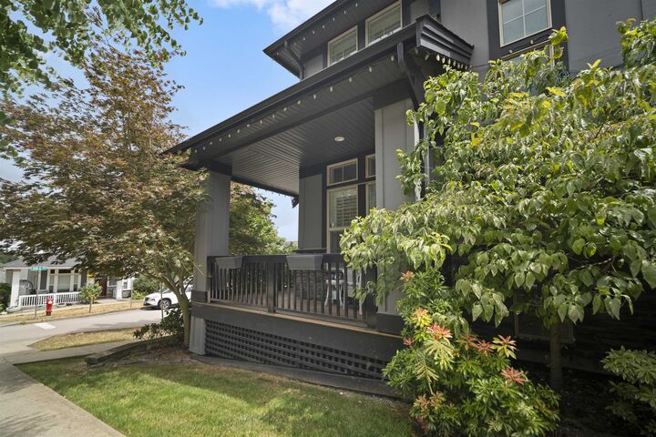 Property Photo: 15808 29A Avenue BC V3Z 0N4