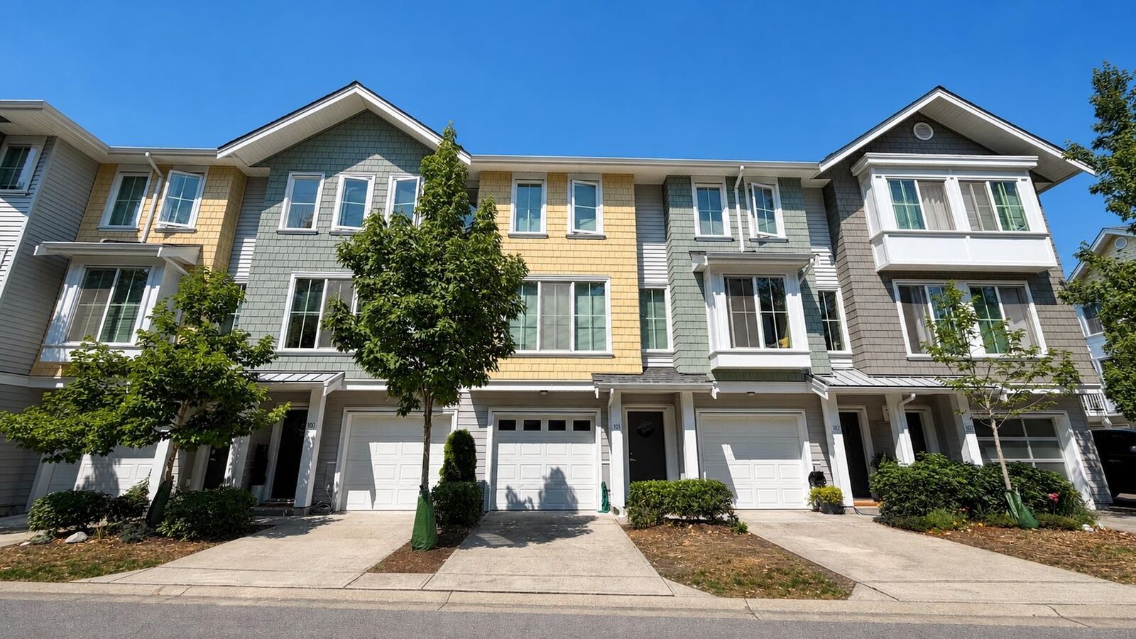 Property Photo: 5550 Admiral Way 101 BC V4K 0C4