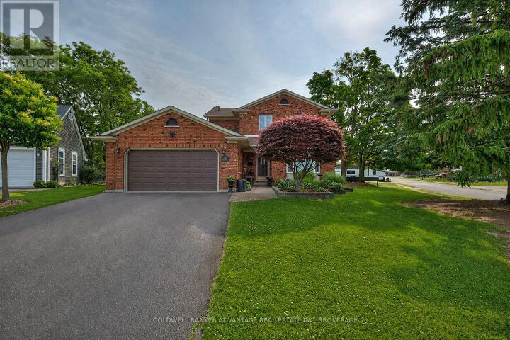 Property Photo:  28 Dixon Crescent  ON L3C 6P4 