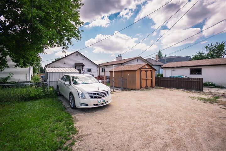 Photo de la propriété:  277 Larsen Avenue  MB R2K 1P9 