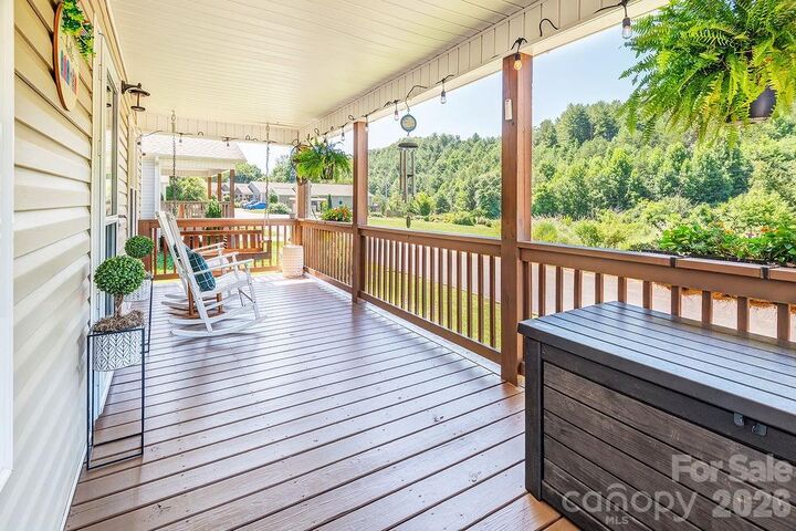 Property Photo:  40 Quinn Hill Lane  NC 28754 