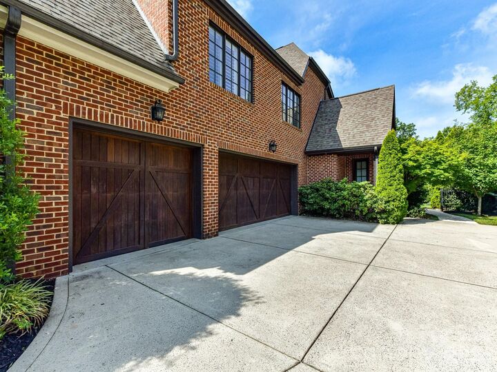Property Photo:  808 Huntington Park Drive  NC 28211 