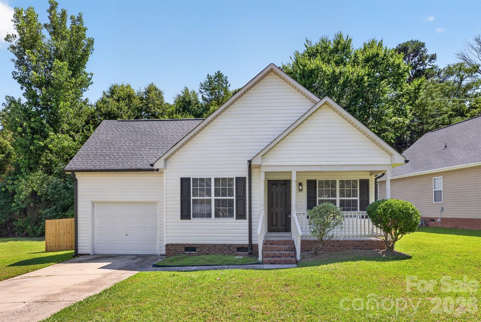 Property Photo: 1001 Loch Lomond Circle NC 28025
