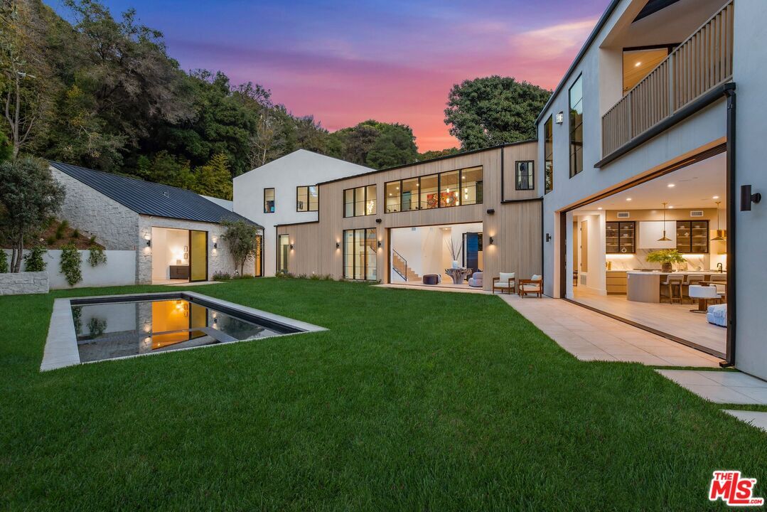 Property Photo:  1749 Mandeville Ln  CA 90049 