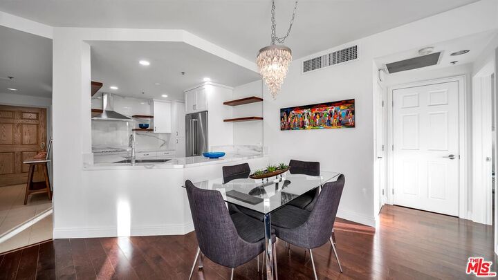Property Photo:  10724 Wilshire Blvd  CA 90024 