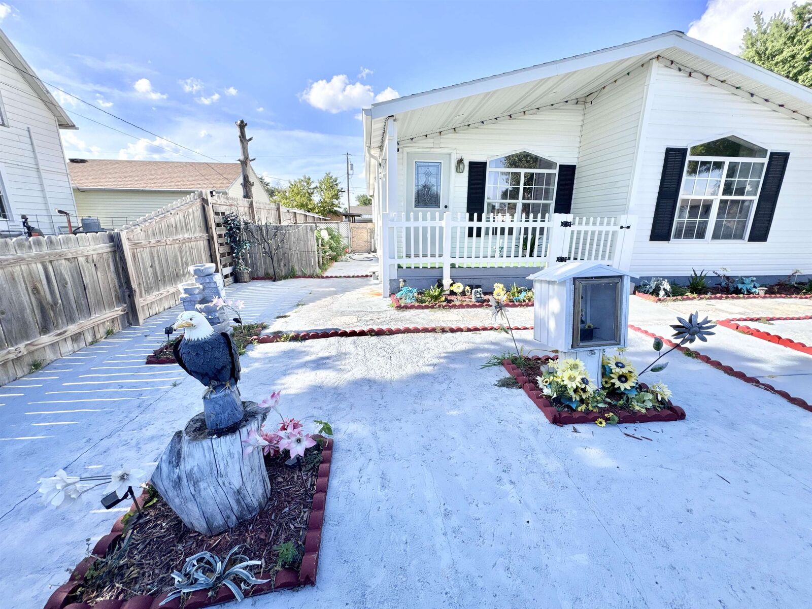 Property Photo: 1616 2nd Street NE 68601