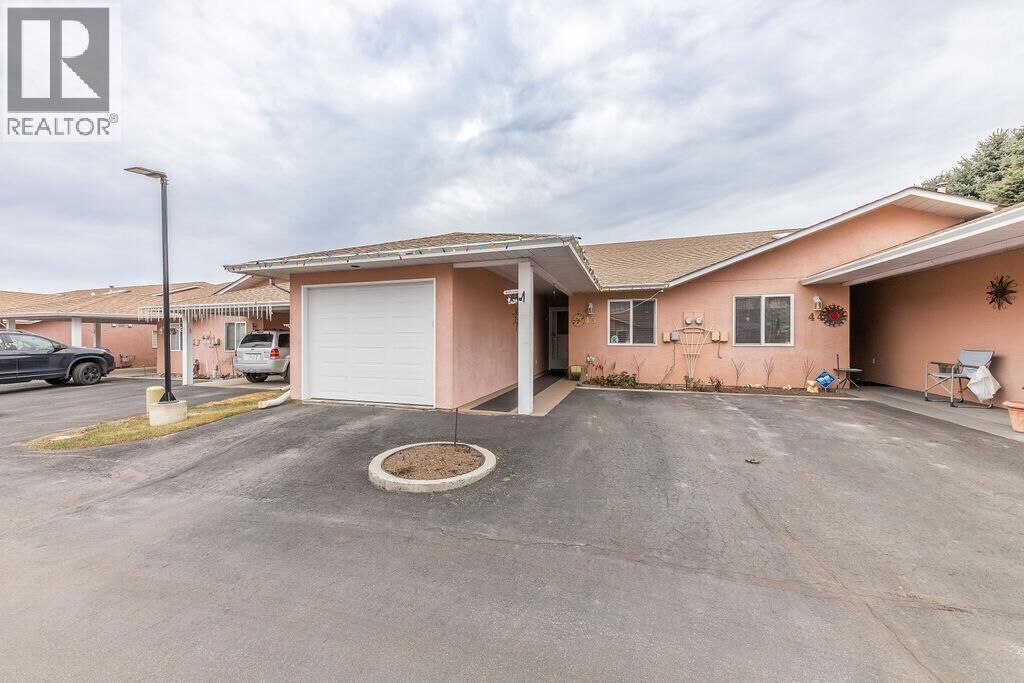 Property Photo: 1285 14th Street 43 BC V2B 8K9