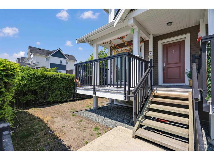 Property Photo:  32633 Simon Avenue 2  BC V2T 0G9 