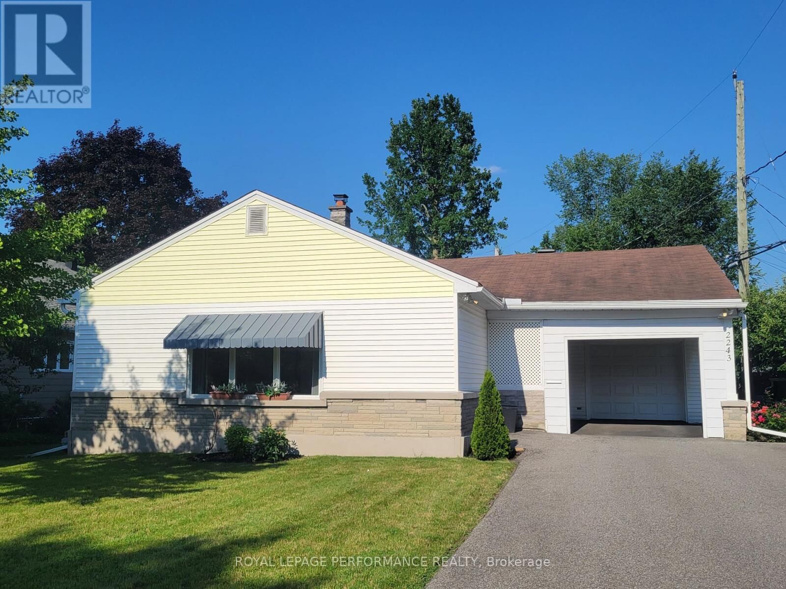 Property Photo: 2243 Hillary Avenue ON K1H 7H7