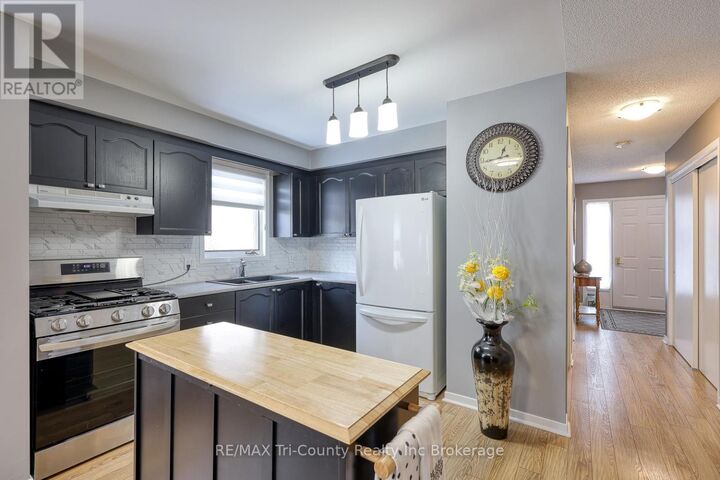 Property Photo: 33 Wilkins Crescent ON N4G 5M6