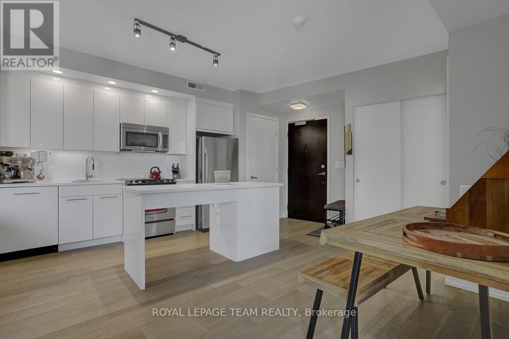 Property Photo: 360 Patricia Avenue 712 ON K1Z 6W1