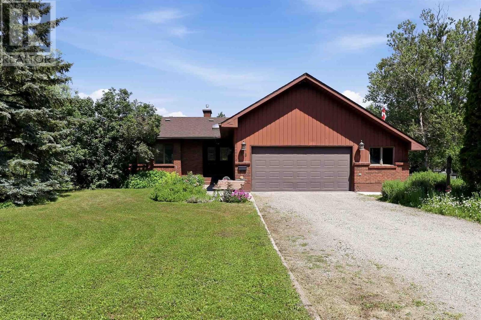 Property Photo: 98 Ellis Rd ON P6C 1P1