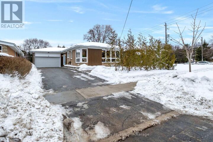 Property Photo:  3 Blithfield Avenue  ON M2K 1X9 