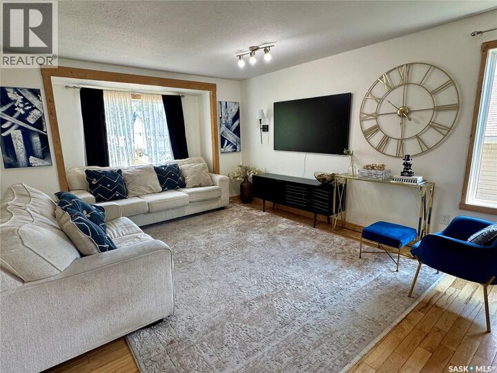 Property Photo: 908 Thompson Crescent SK S0J 1L0