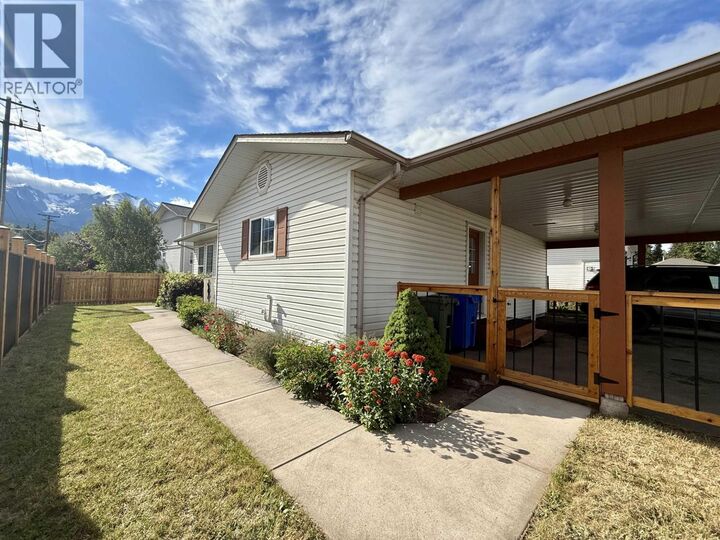 Property Photo: 4215 Mountainview Crescent BC V0J 2N0