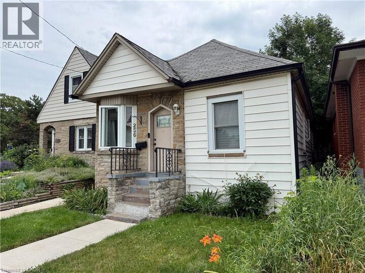 Property Photo:  256 Fairfield Avenue  ON L8H 5H6 