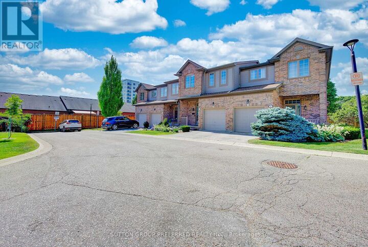 Property Photo:  185 North Centre Road 7  ON N5X 4C9 