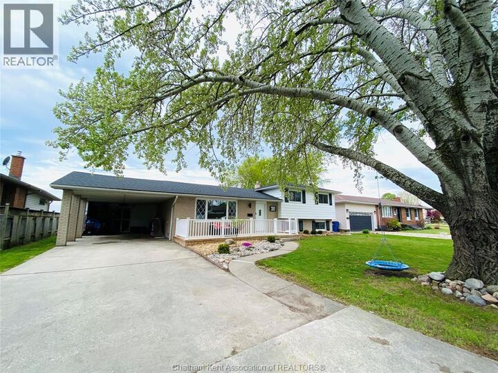 Property Photo: 622 Sandra Crescent ON N8A 2C6