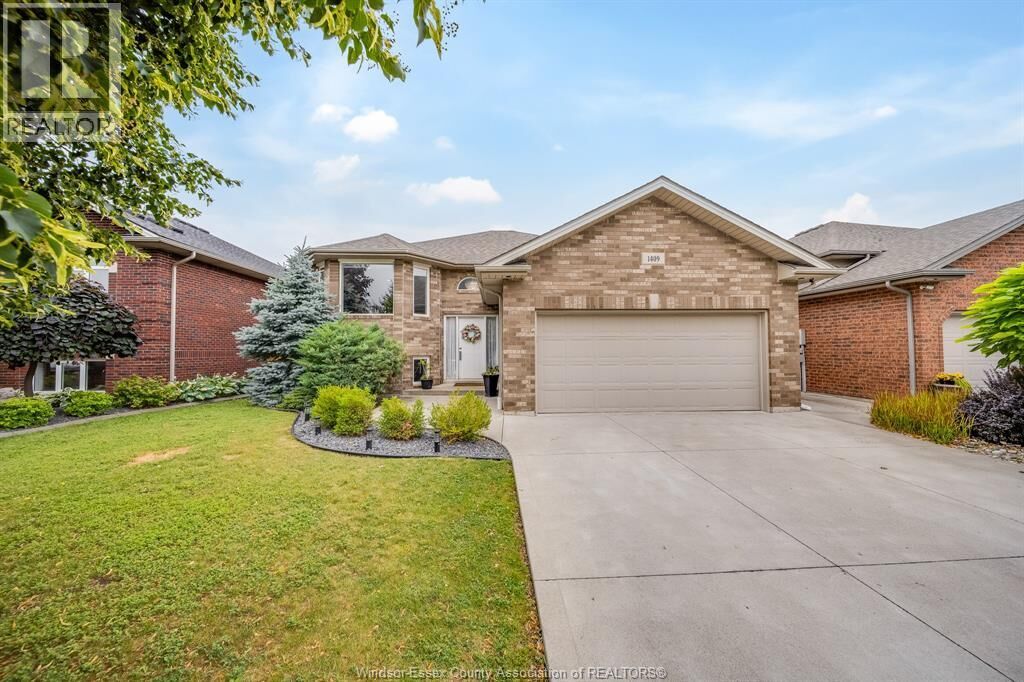 Property Photo: 1409 Katella Avenue ON N8P 1R4