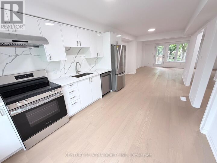 Property Photo: 11 Plaisance Road 5 ON L4C 5H1