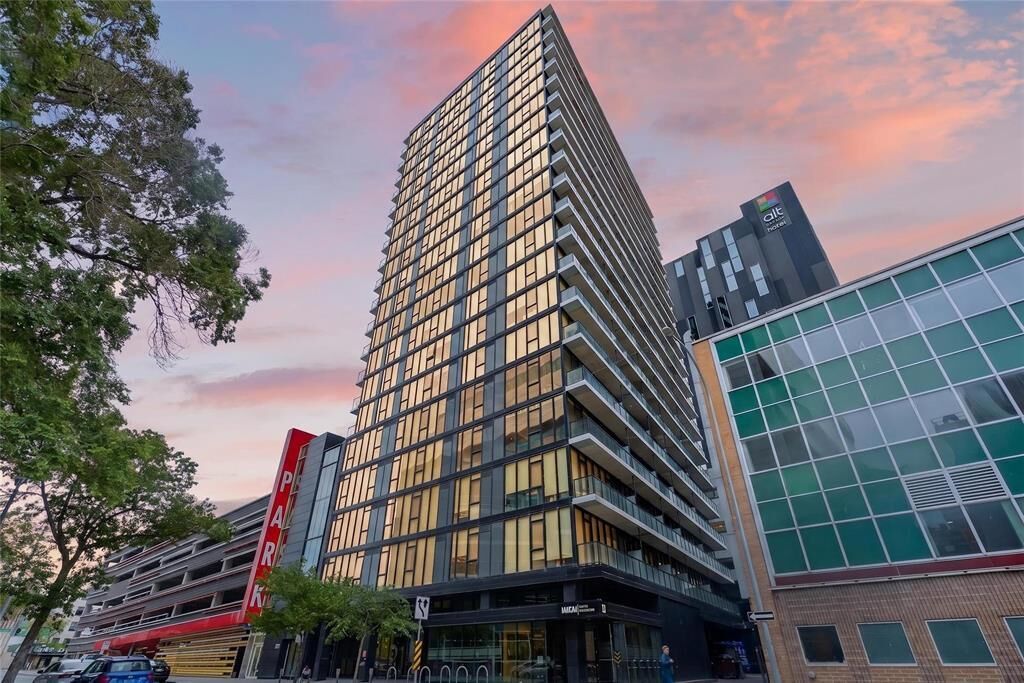 Property Photo: 311 Hargrave Street MB R3B 0V8