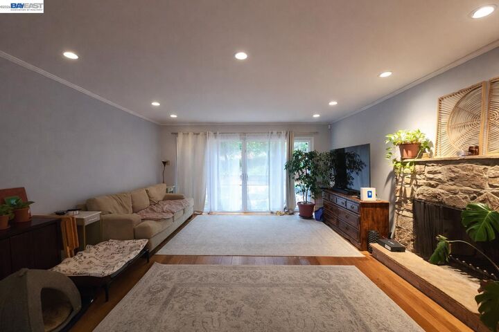Property Photo: 4015 Rusting Ave CA 94605