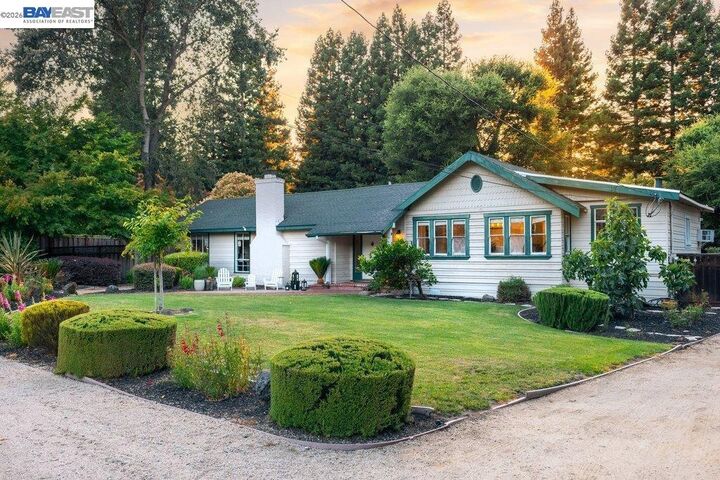 Property Photo: 208 South Ave CA 94507