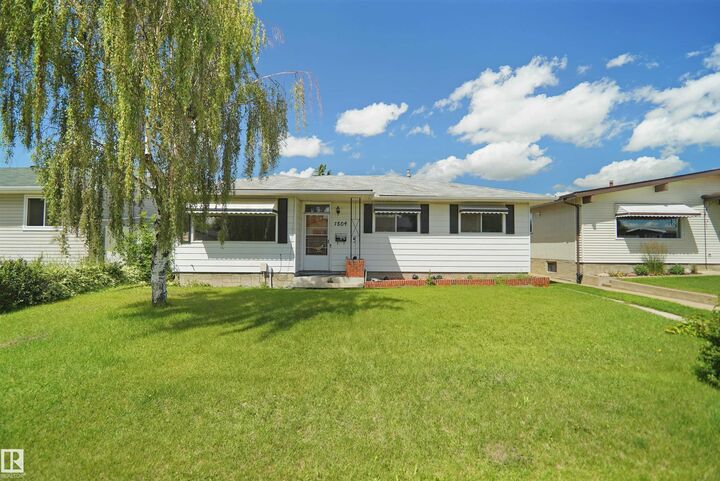 7804 143 Avenue NW — photo 1