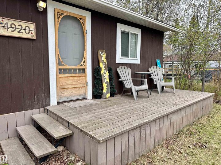 Property Photo:  4920 58 St  AB T0E 0A0 