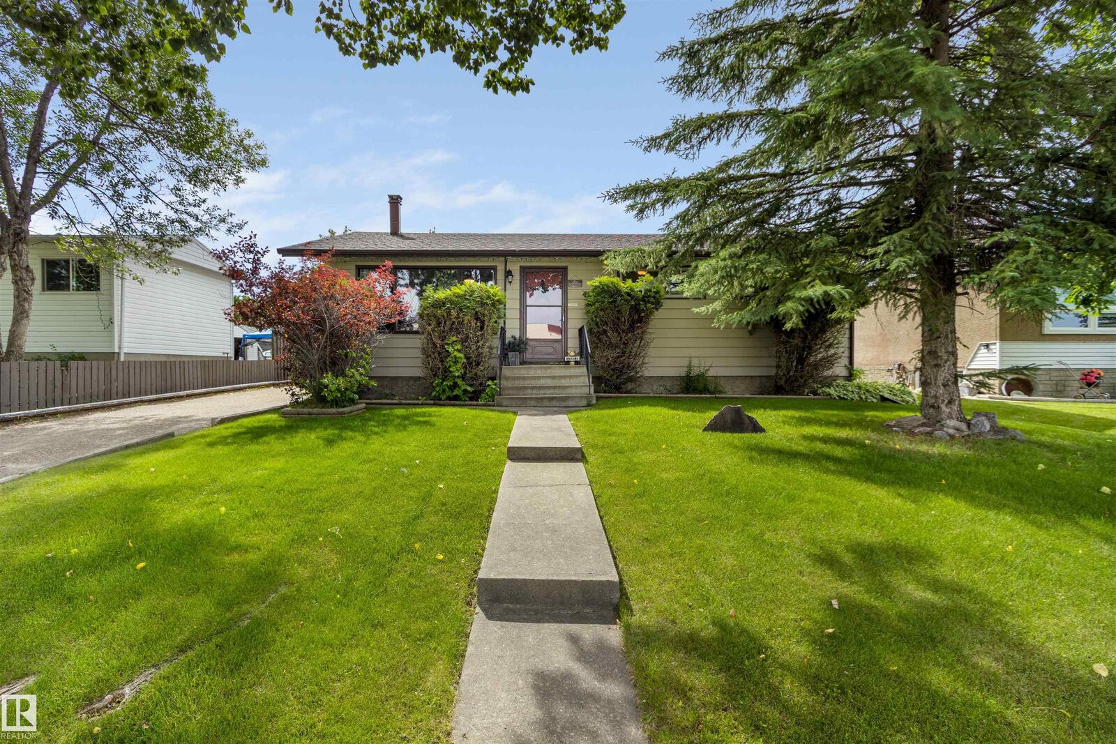 Property Photo:  4808 43 St  AB T7A 1G1 