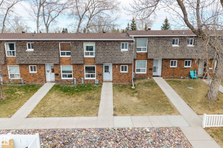 Property Photo:  9 Great Oaks  AB T8A 0V8 