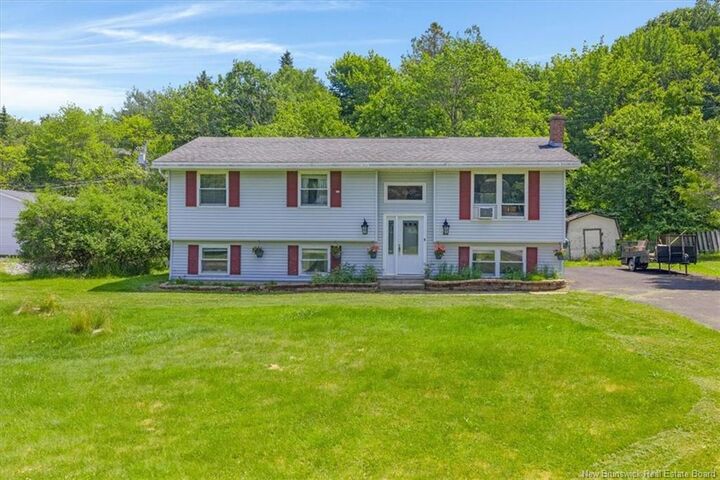 Property Photo:  11 Country Crescent  NB E2E 1T3 